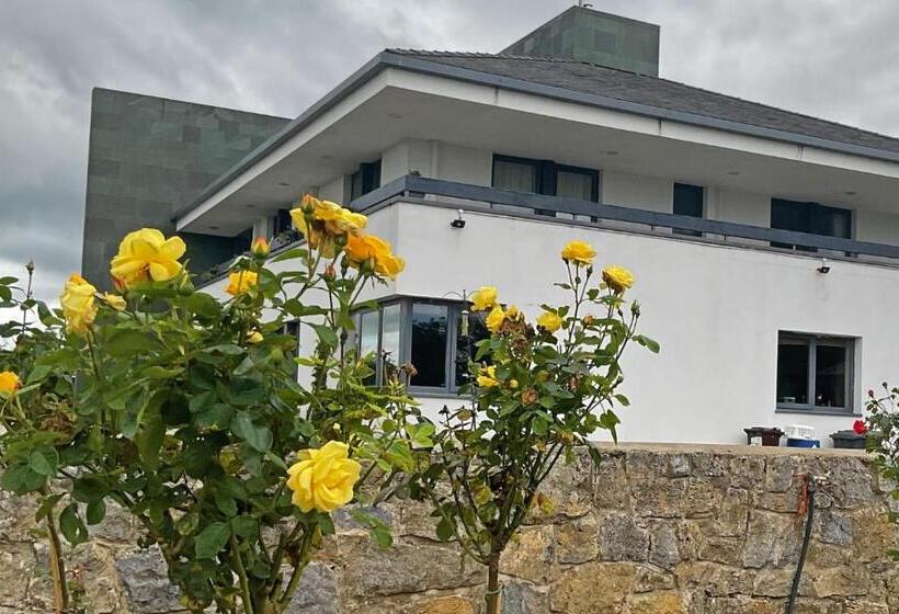Номер Стандарт с Балконом, Hazelwood Country House