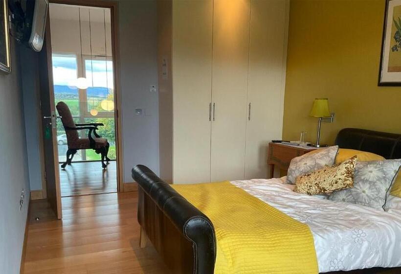 Номер Стандарт с Балконом, Hazelwood Country House