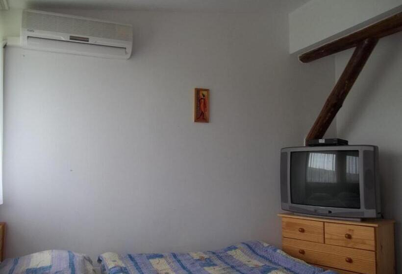 기본룸, Gadányi Vendégház és Lovarda