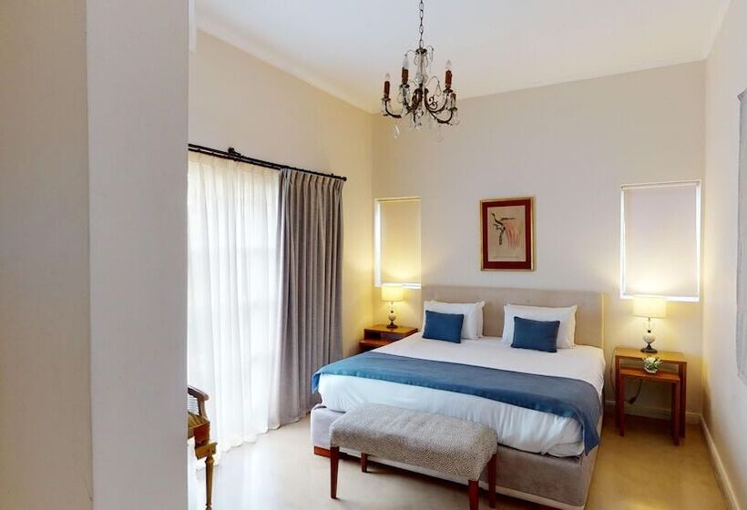 سوییت با چشم‌انداز باغ, Bens L Hôtel Palermo