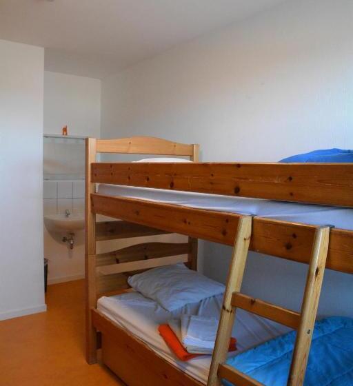 Трехместный Номер Стандарт Совместная Ванная, Le Fagotin   Youth Hostel