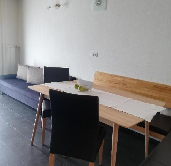 Апартаменты 2 Спальни с Балконом, Haus Matt