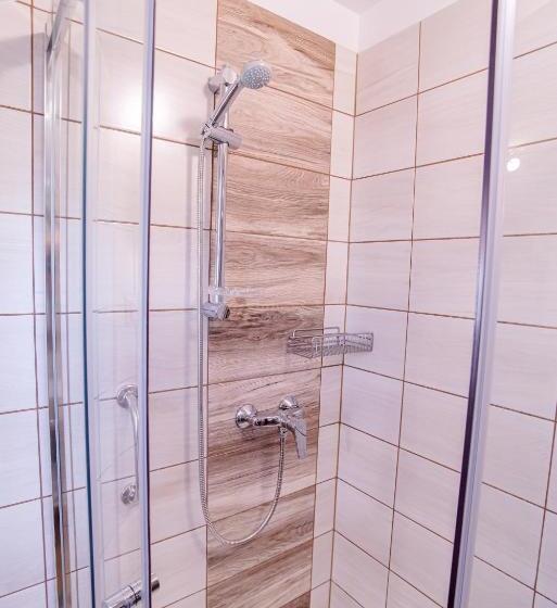 آپارتمان 1 خوابه با بالکن, Három A Kislány Panzió
