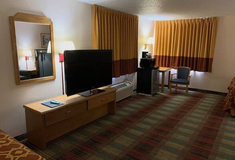 Трехместный Номер Deluxe, Budgetinn & Suites
