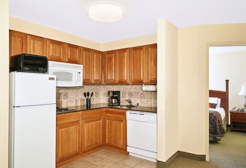 Студия Стандарт, Staybridge Suites Milwaukee Airport South, An Ihg