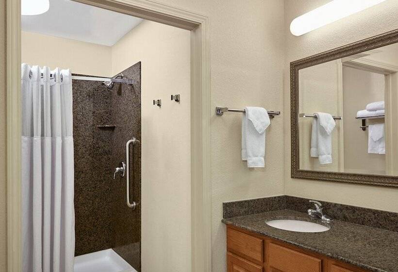 Номер Стандарт Адаптированный для Инвалидов, Staybridge Suites Milwaukee Airport South, An Ihg