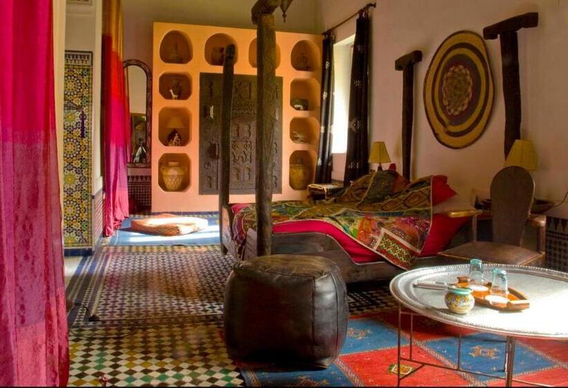 سوییت خانوادگی, Riad Al Bartal
