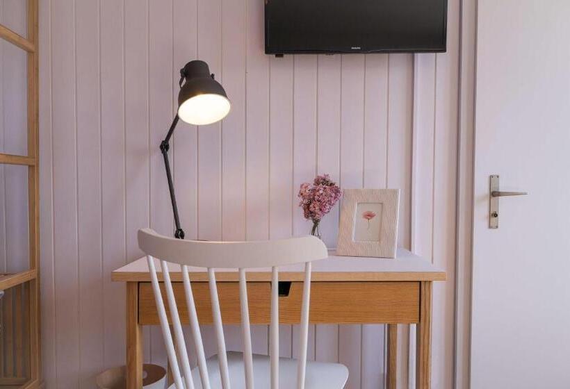 Номер Стандарт с Балконом, La Belle Vue Boutique Hotel & Café