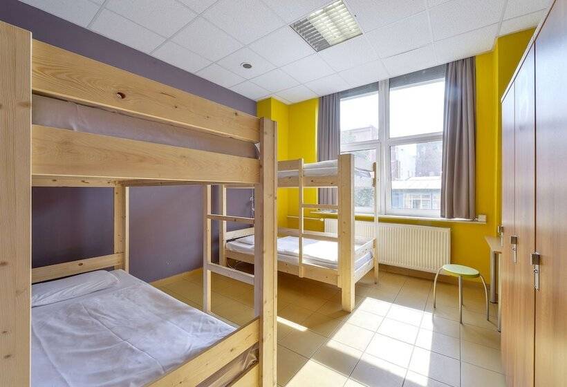 تختخواب در اتاق مشترک, Plus Prague