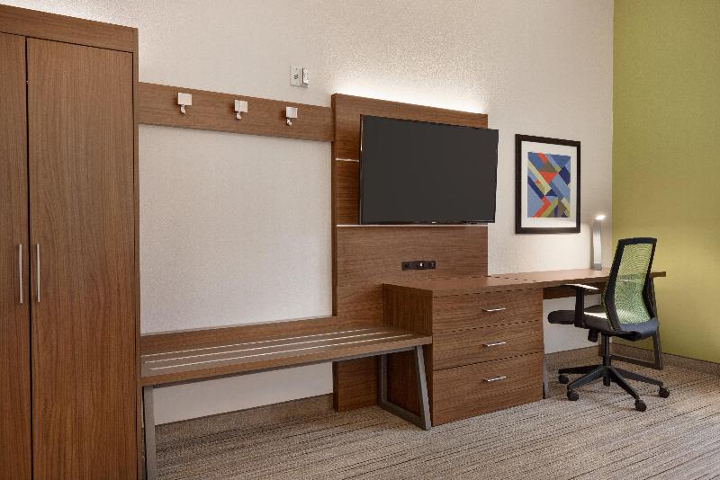 Номер Стандарт Адаптированный для Инвалидов, Holiday Inn Express Hotel & Suites Opelika Auburn, An Ihg