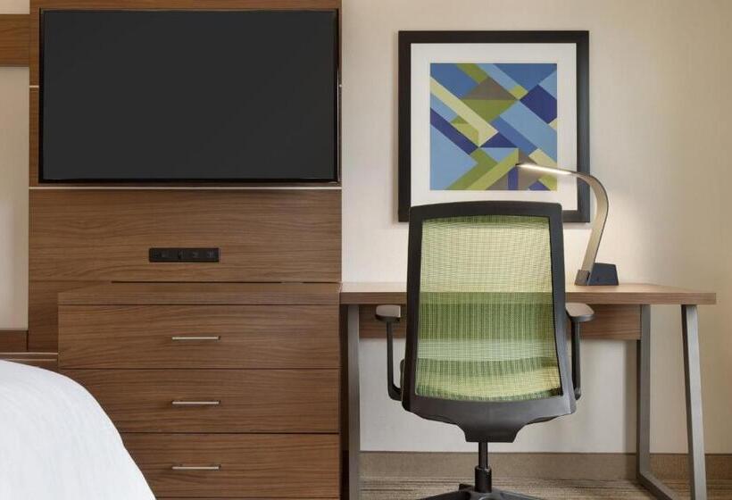 Люкс Адаптированный для Инвалидов, Holiday Inn Express Hotel & Suites Opelika Auburn, An Ihg
