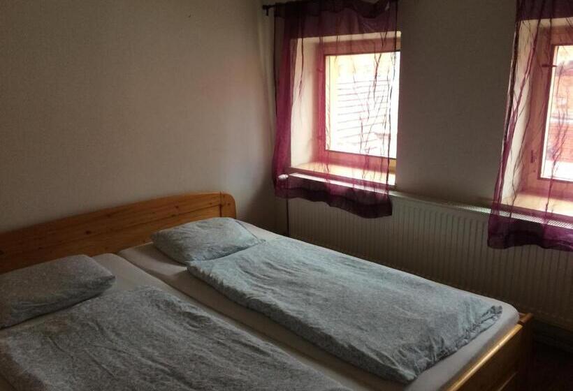 带共用浴室的标准房间, Hostel Fléda