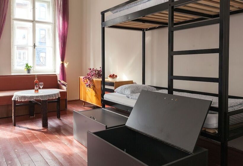 家庭房间共用浴室, Hostel Fléda