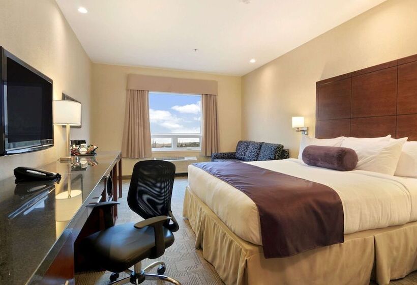 Люкс, Days Inn By Wyndham Regina Airport West
