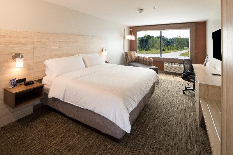 Номер Стандарт Кровать Кинг Адаптированный для Инвалидов, Holiday Inn Express Hotel & Suites Bay City, An Ihg