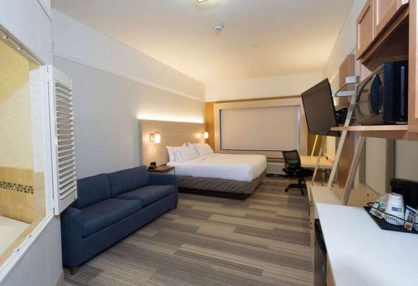 Люкс, Holiday Inn Express Hotel & Suites Chesterfield   Selfridge Area, An Ihg