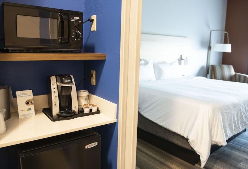 Номер Стандарт, Holiday Inn Express Hotel & Suites Sedalia, An Ihg