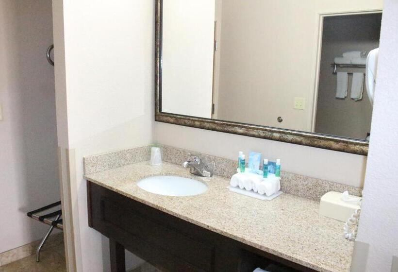 Номер Executive, Holiday Inn Express Kansas City Liberty Missouri, An Ihg
