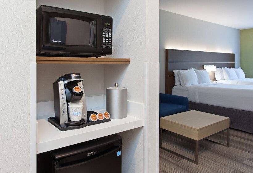 スイート, Holiday Inn Express & Suites Corona, An Ihg