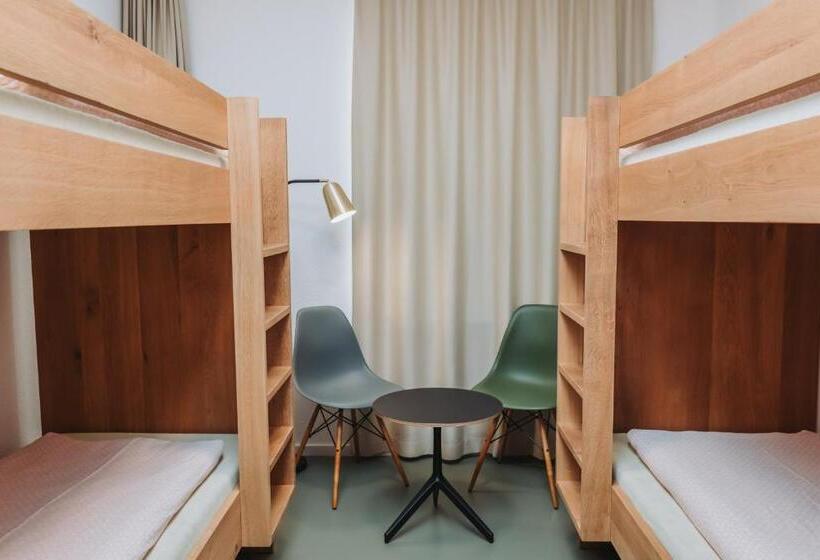Номер Стандарт Четырехместный Совместный Санузел, Montreux Youth Hostel