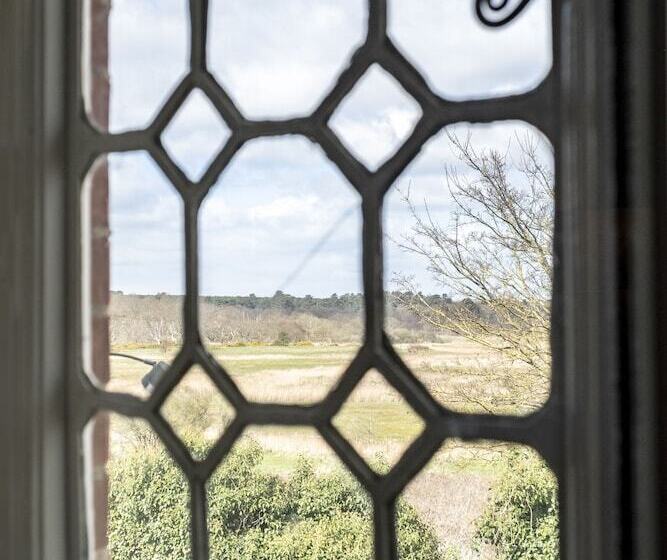 高级大房间, The Ship At Dunwich