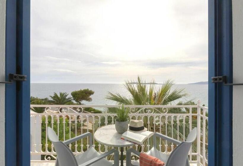 اتاق استاندارد با چشم‌انداز دریا, Aneroussa Beach