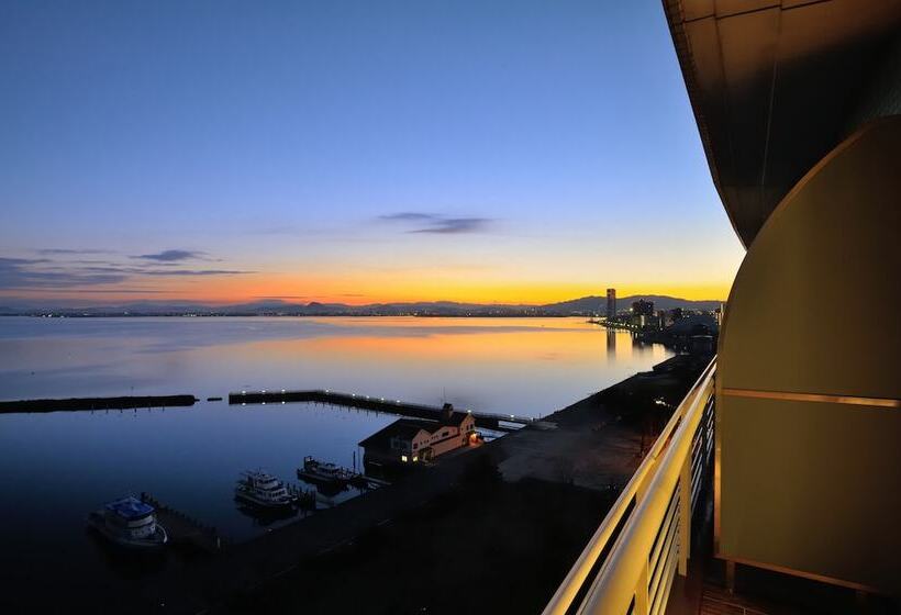 Номер Deluxe, Biwako