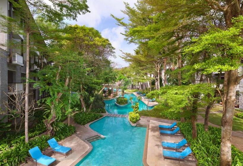 Номер Deluxe Вид на Бассейн, Courtyard By Marriott Bali Nusa Dua Resort