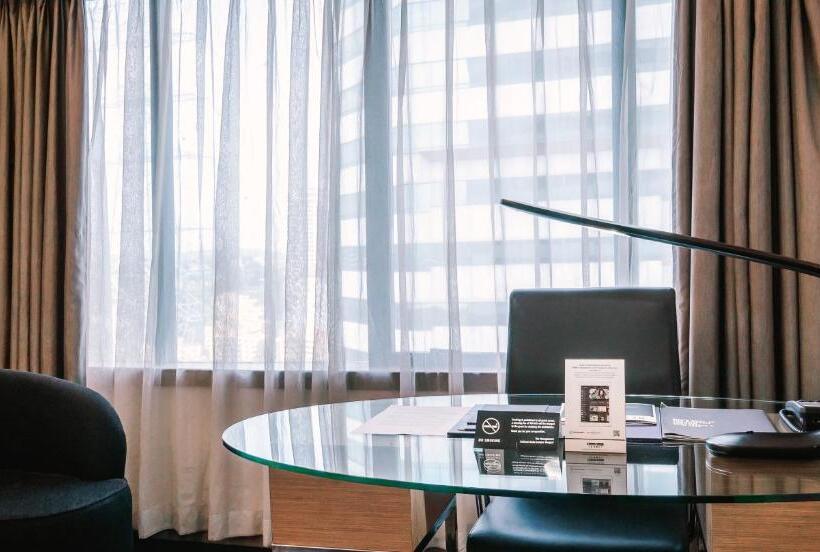 اتاق لوکس با تخت بزرگ, Wyndham Grand Bangsar Kuala Lumpur