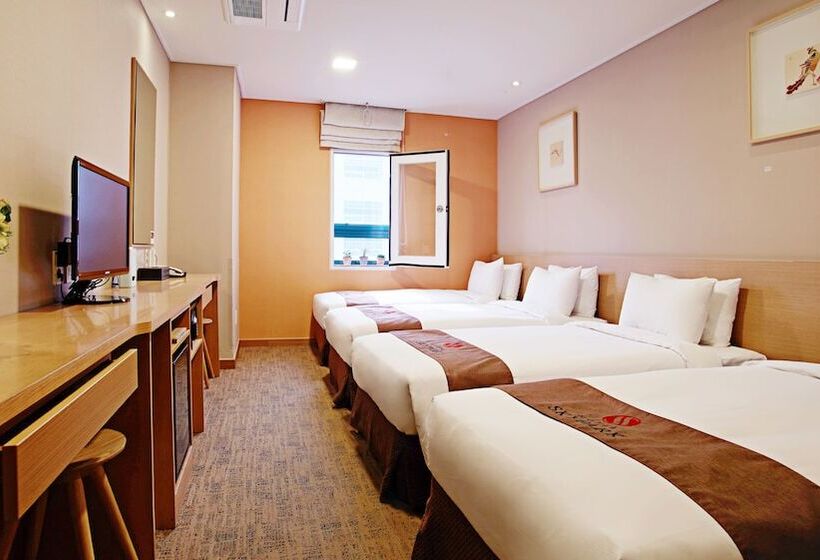 Четырехместный Номер Стандарт, Skypark Myeongdong 3
