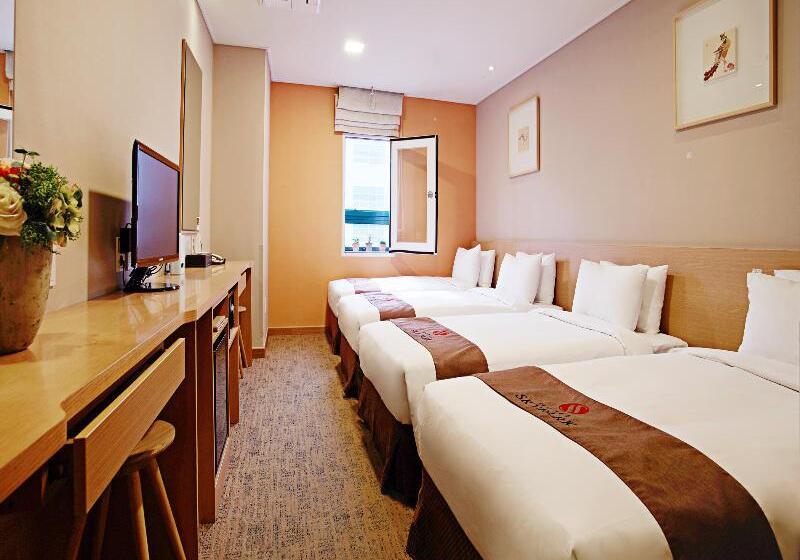 Четырехместный Номер Стандарт, Skypark Myeongdong 3