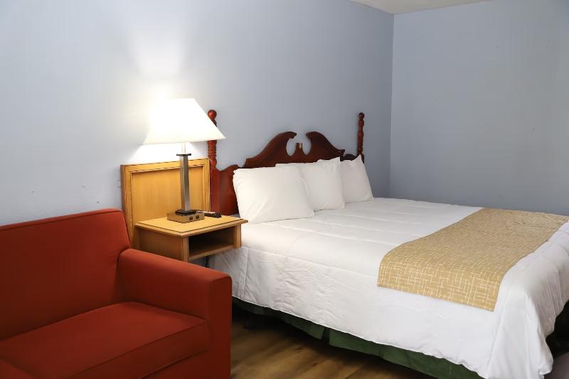 Стандартный Номер Кровать Кинг, Super 8 By Wyndham Florence Sc I 95 North   Hwy 76