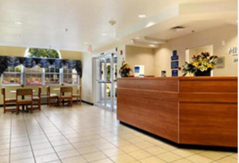 디럭스 스튜디오, Microtel Inn & Suites Huntsville