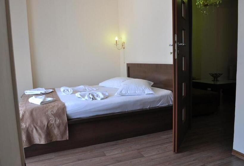 آپارتمان خانوادگی, Ave Hotel Victoriei