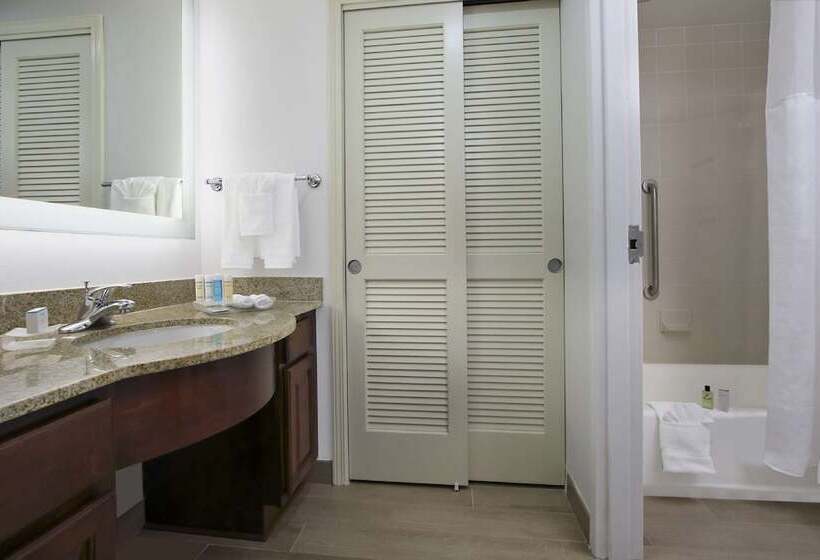 带大床的套房, Homewood Suites By Hilton Miami Airport West