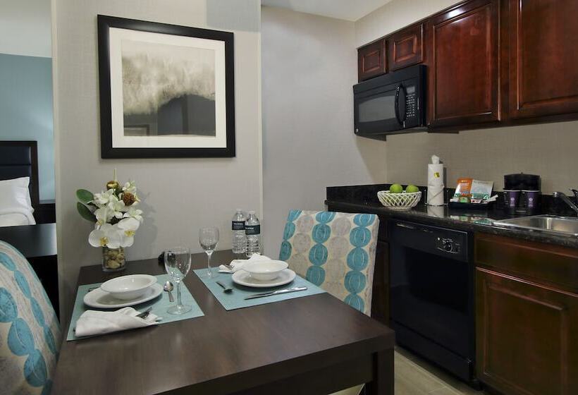 带大床的套房, Homewood Suites By Hilton Miami Airport West
