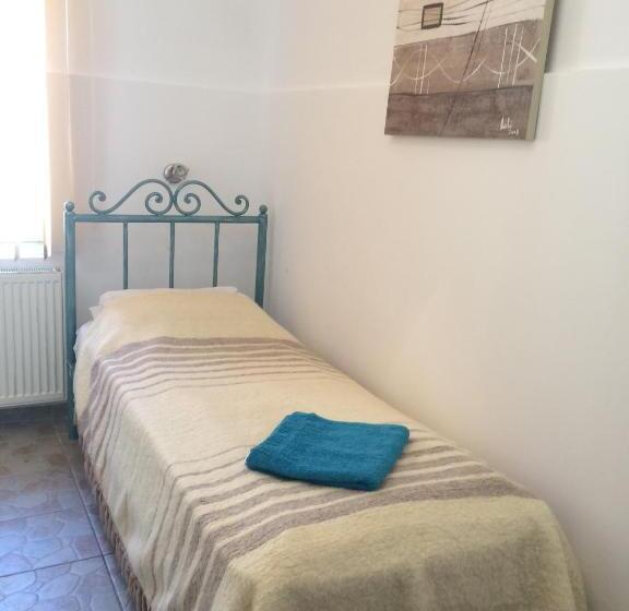 اتاق استاندارد یک تخته با سرویس بهداشتی مشترک, Retro Hostel