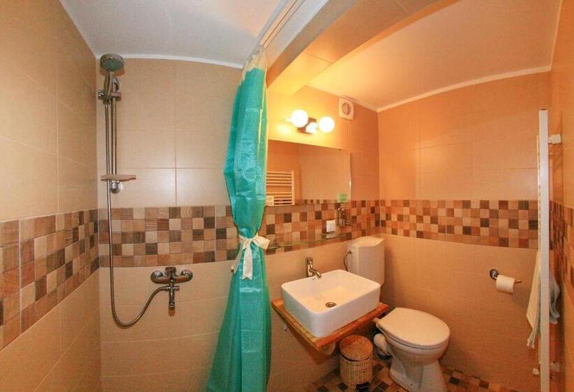 اتاق استاندارد یک نفره, Retro Hostel