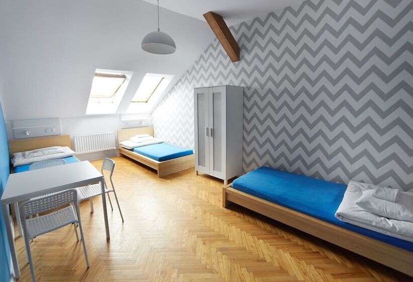 Трехместный Номер Стандарт Совместная Ванная, Dizzy Daisy Hostel