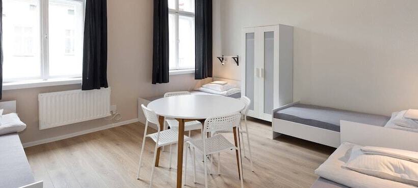 Номер Стандарт Четырехместный Совместный Санузел, Dizzy Daisy Hostel