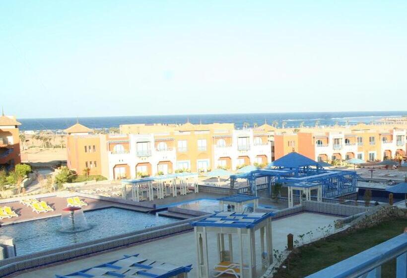 اتاق سه نفره سوپریور با چشم‌انداز دریا, Faraana Height Aqua Park Resort