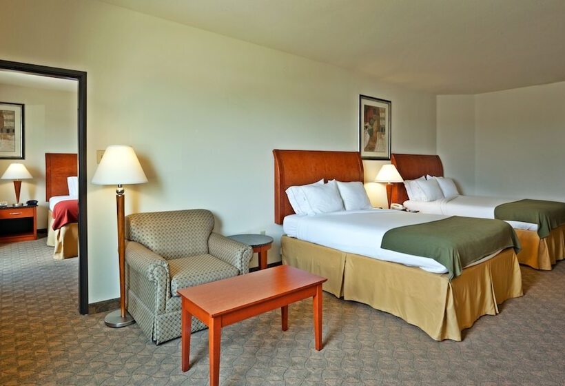 Люкс, Holiday Inn Express Hotel And Suites Fairfield North, An Ihg