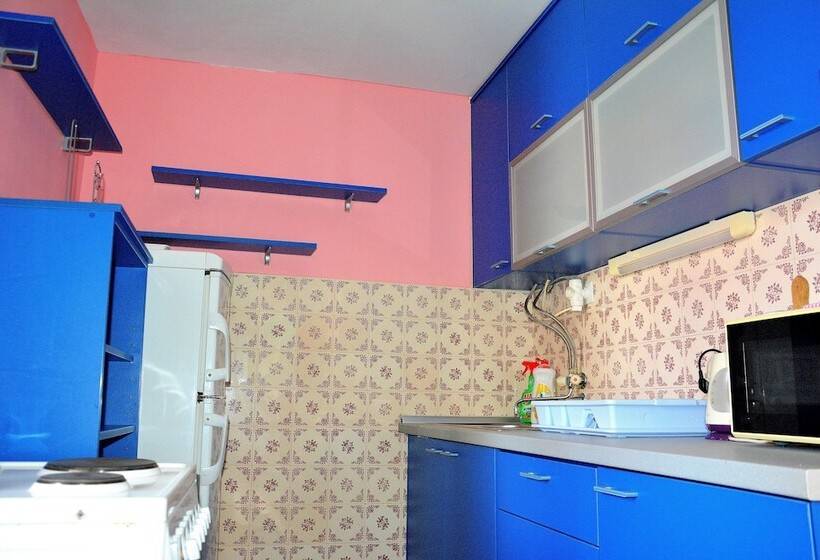 تختخواب در اتاق مشترک, Montenegro Backpackers Home Budva