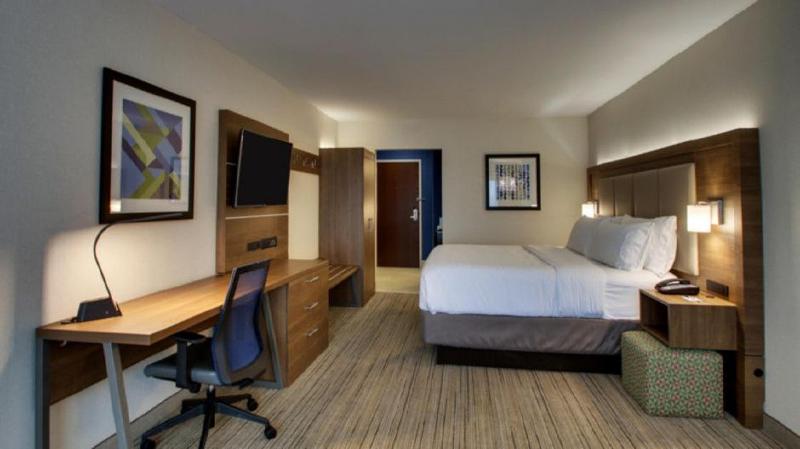 스탠다드 룸 킹사이즈 침대, Holiday Inn Express Hotel & Suites Mount Pleasant, An Ihg