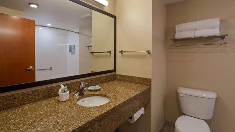 스탠다드 룸 킹사이즈 침대, Best Western Bronco Inn