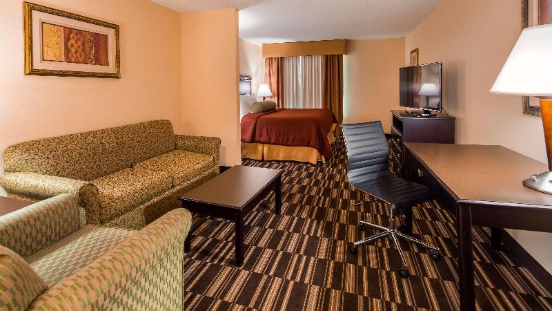 带大床的套房, Best Western Plus Victor Inn & Suites