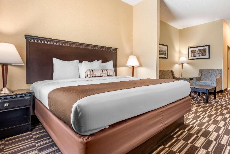 带大床的套房, Best Western Plus Victor Inn & Suites