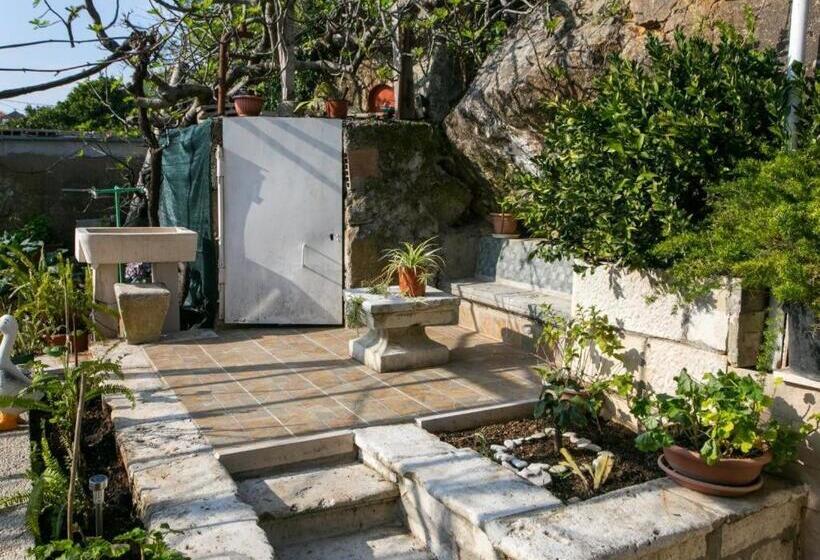اتاق استاندارد پریمیوم سه تخته, Kusalo Guesthouse