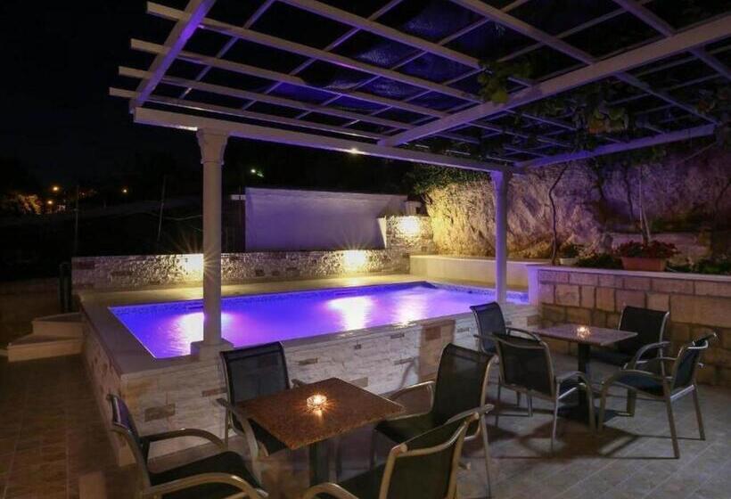 اتاق استاندارد پریمیوم سه تخته, Kusalo Guesthouse