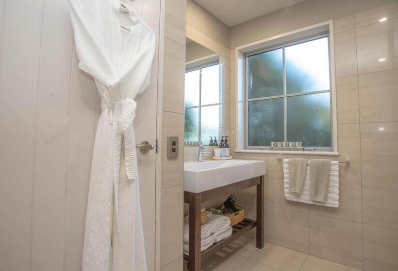 חדר דחוקס עם מיטת קינג, Dunluce Boutique B&b